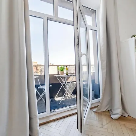 Апартаменти 3br With Balcony - Views Рига