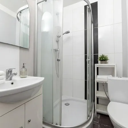 Апартаменти 3br With Balcony - Views