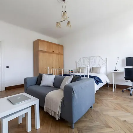 3br With Balcony - Views Апартаменти